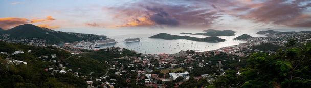 St. Thomas Port: Bustling with small boats and vacationers, a picturesque scene unfolds in the U.S. Virgin Islands, inviting exploration of this charming island paradise - Photo, Image