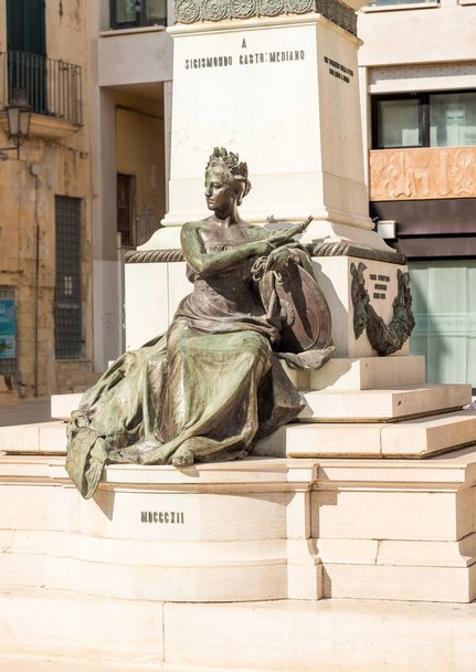  Monument en bronze à Sigismondo Castromediano à Lecce, Pouilles, Italie  - Photo, image