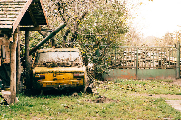 Abandoned old vehicle - 写真・画像