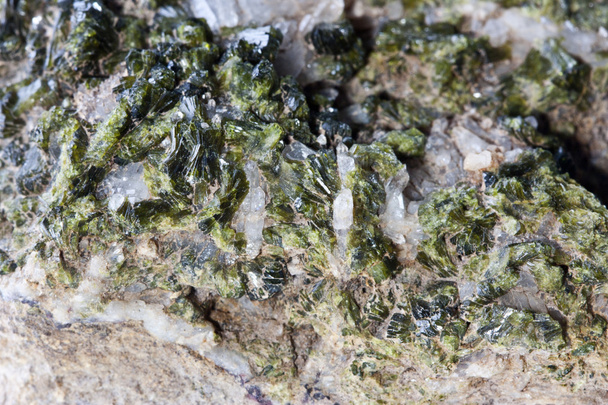 緑簾石結晶、鉱物モロッコ - 写真・画像