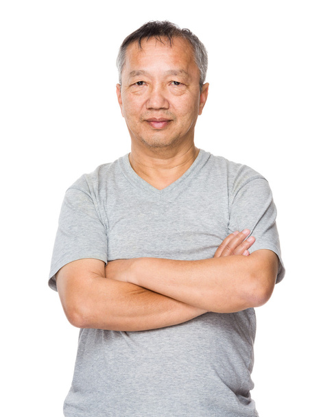 Oude Aziatische man in grijs t-shirt - Foto, afbeelding