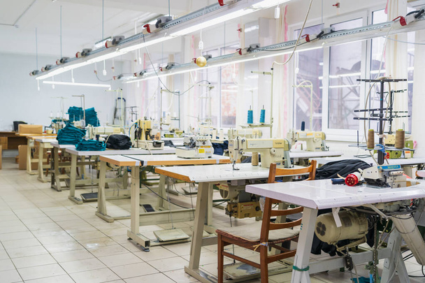 11 janvier 2023 Beltsy, Moldavie. Pour un usage rédactionnel illustratif. Atelier de couture dans une usine de vêtements - Photo, image