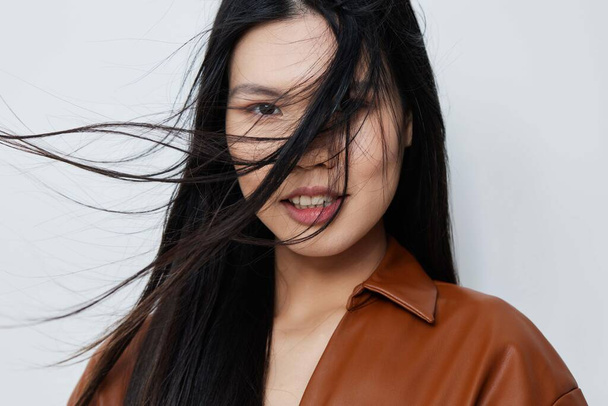 kobieta twarz piękno włosy azjatycki portret urok moda włosy długi salon uroczy beżowy piękny dziewczyna kosmetyczne włosy atrakcyjny czarny model kobiecość - Zdjęcie, obraz