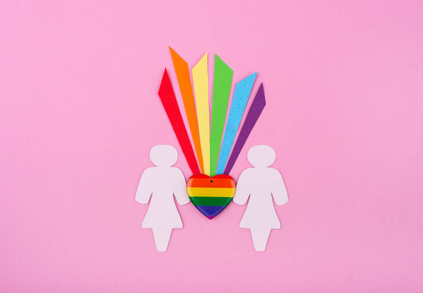 Έννοια μήνα υπερηφάνειας με σημαία ουράνιο τόξο ΛΟΑΤΚΙ - Φωτογραφία, εικόνα