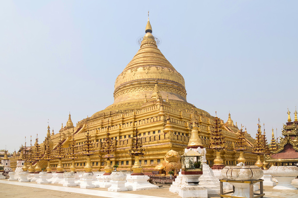 Shwe zi gon pagoda or Paya Temple in Nyaung-U Bagan, Myanmar - Foto, immagini