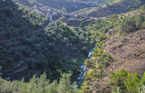 Rio Hurdano perto de Casarubia, bela pequena aldeia na região de Las Hurdes, Cáceres, Extremadura, Espanha - Foto, Imagem