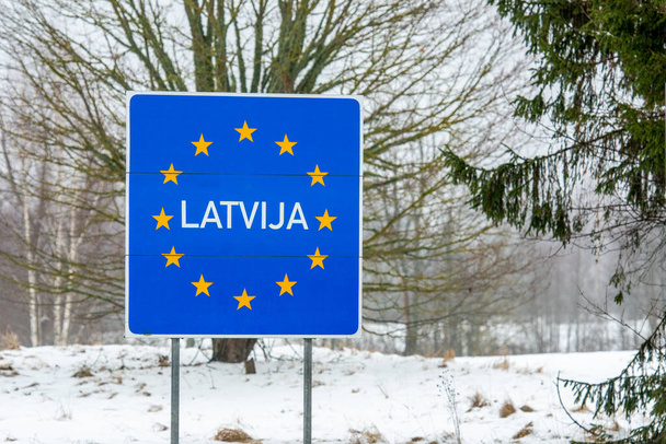 Lettonia cartello stradale di frontiera, paesi baltici, Unione europea - Foto, immagini