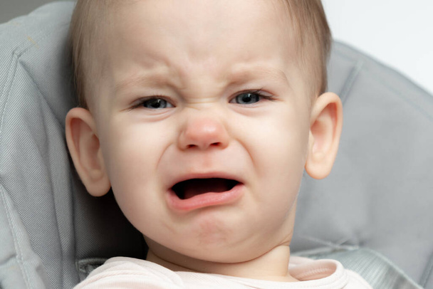 Lähikuva muotokuva vauva hädässä, itku pois nälkää ja väsymystä - Valokuva, kuva