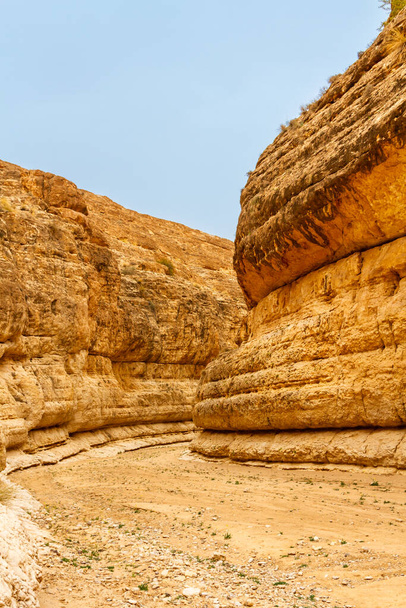 Látványos, sivatagi kanyon az Atlasz-hegyen. Mides, Tunézia, Afrika - Fotó, kép