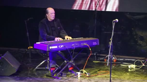 Igor Bril play synthesizer - Materiał filmowy, wideo