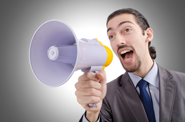 Homem gritando e gritando com alto-falante
 - Foto, Imagem