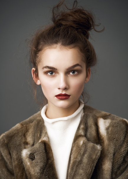 fashion woman in  brown fur coat pose - Фото, зображення