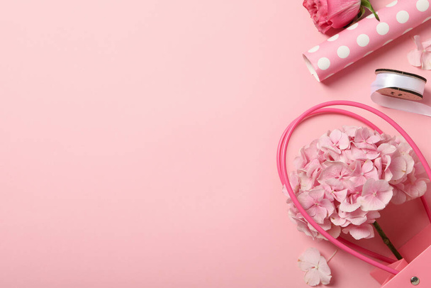 Beautiful, fresh flowers on a pink background. - Foto, Imagen