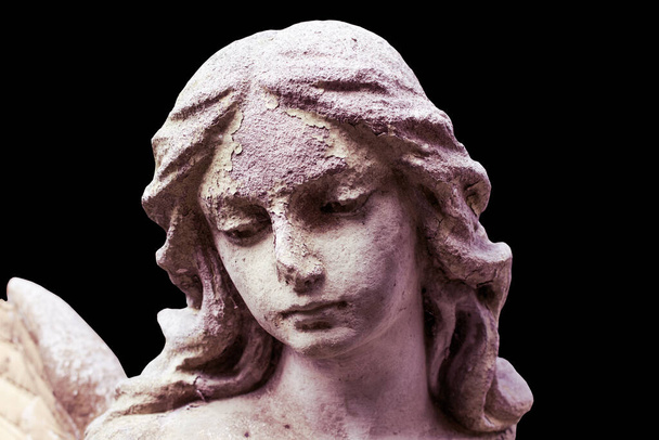 Piękna anielska twarz kobiety. Miłosierdzie i pokój. (Pomnik dziewiętnastego wieku przez nieznanego autora) - Zdjęcie, obraz
