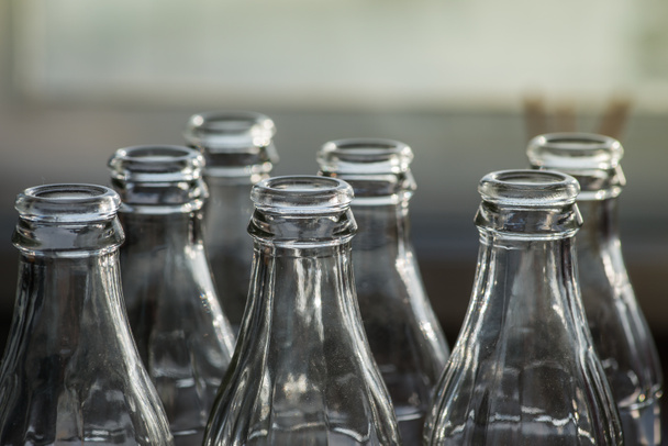 Ясные стеклянные бутылки на солнце
 - Фото, изображение