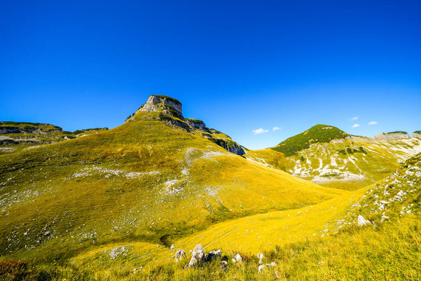 Näkymä ympäröivään maisemaan Loseralmissa Altausseen lähellä Salzkammergutia Itävallassa. Luonto panoraamanäkymät vuorille Luuseri Alm Steiermarkin. - Valokuva, kuva