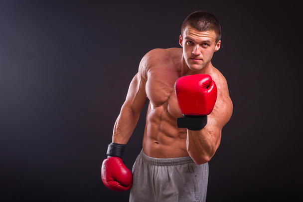 The man in boxing gloves - Φωτογραφία, εικόνα