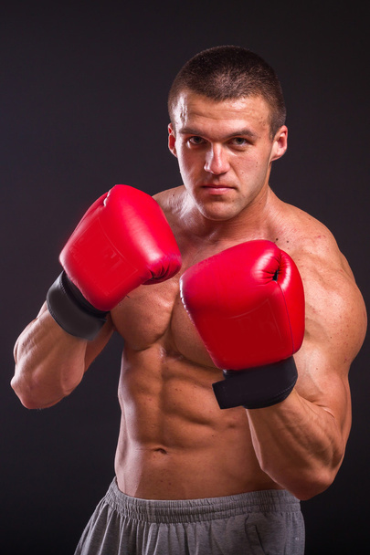 Человек в боксёрских перчатках
 - Фото, изображение