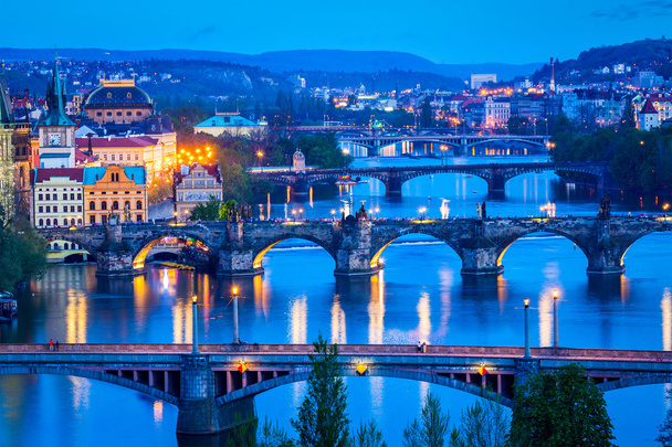 Panoraamanäkymät Prahan siltojen yli Vltava joen
 - Valokuva, kuva