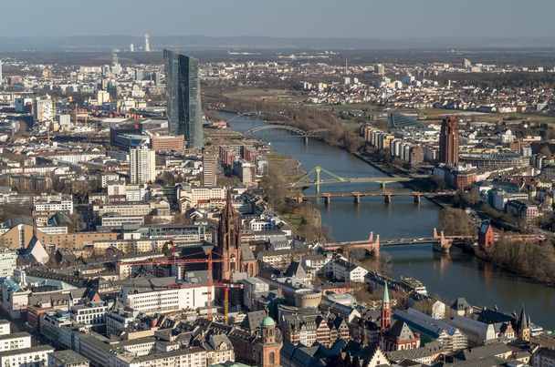 Frankfurtin kaupungin horisontti auringonlaskussa
 - Valokuva, kuva