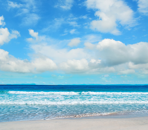 голубое море и небо в Стинтино
 - Фото, изображение