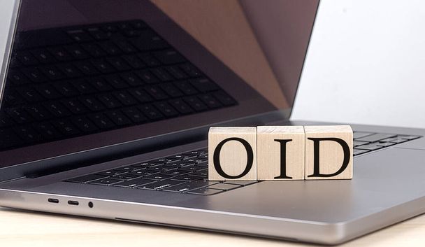 OID szó egy fa blokk laptop, üzleti koncepció - Fotó, kép