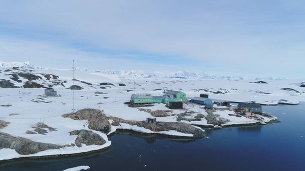 Antarktidy poloostrova Vernadskij stanice letecký pohled. Arctic Ocean pobřeží tání ledu na stožár základny, přírody majestátní Panorama globální oteplování koncept Top Drone letové záběry snímek v rozlišení 4 k Uhd - Fotografie, Obrázek