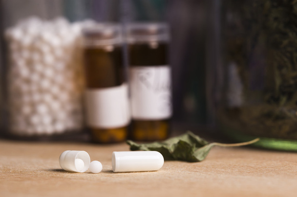 píldora cápsula con homeopatía
 - Foto, imagen