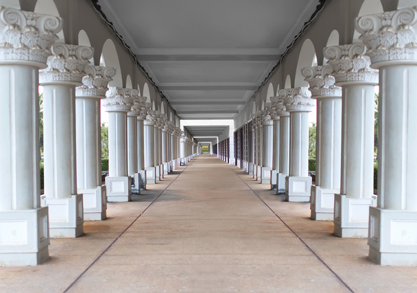 Corridor avec colonnes
 - Photo, image