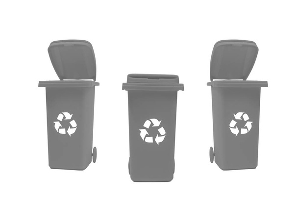 Три серых мусорных бака на белом фоне. - Фото, изображение