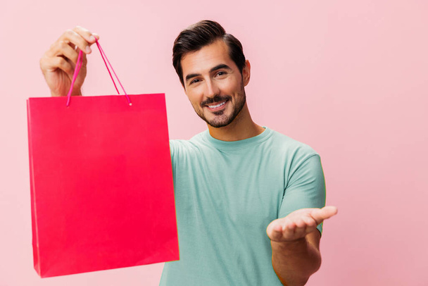 Mies laukku vaaleanpunainen asiakas naiset ostavat muoti ostaa läsnä loma myymälä yllätys eristetty elämäntapa onnellinen shopper myymälä lahja alennus myynti - Valokuva, kuva