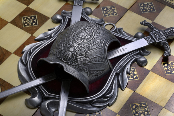 Средневековые мечи и доспехи
 - Фото, изображение