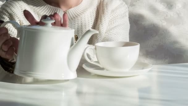 Good time for drinking tea - Metraje, vídeo