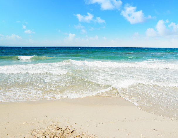 Пляж Поетто під блакитним небом
 - Фото, зображення