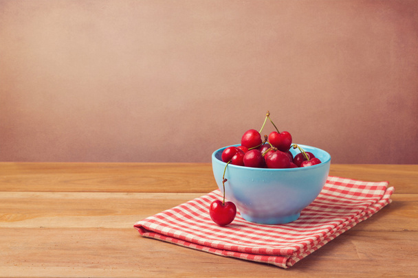 Fresh cherries over wooden - Zdjęcie, obraz