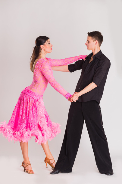 男と女のダンスのステップを行う - 写真・画像