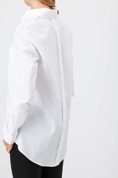 Mulher de camisa branca
 - Foto, Imagem