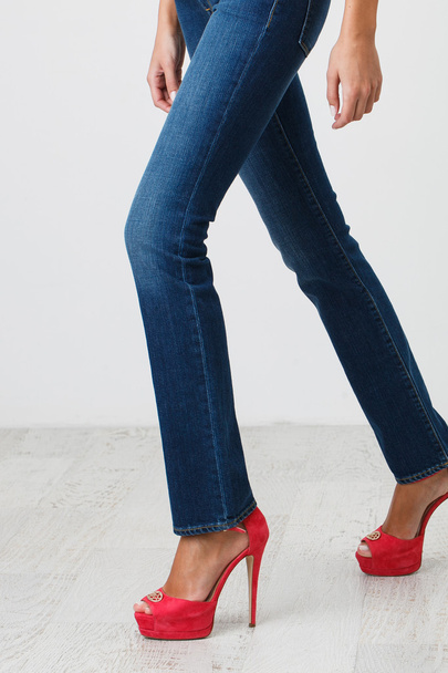 Mulher de jeans
 - Foto, Imagem