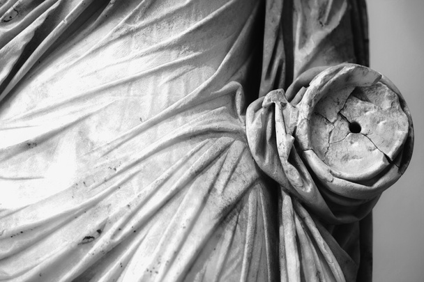 Estatua de mármol sin brazo
 - Foto, imagen