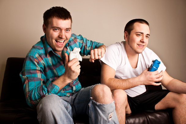 Двоє хлопців грають VG Fun
 - Фото, зображення