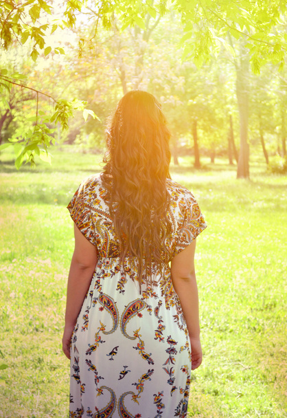 Portrait of woman looking forward from behind - Foto, Imagem