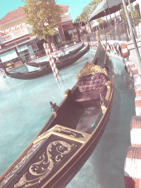 gondola na fond v slunečný den v retro stylu - Fotografie, Obrázek