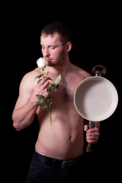 Homem com frigideira e uma flor
 - Foto, Imagem