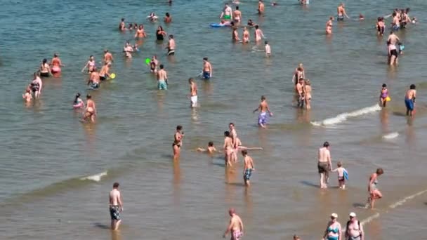 Люди на пляжі
 - Кадри, відео