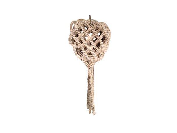 Прикраса ручної роботи з ротанга у формі серця ізольовано - Фото, зображення