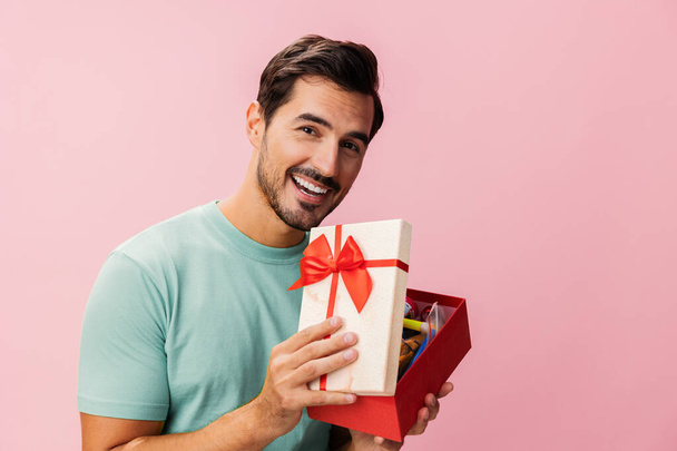 Male man gift christmas celebrate happy studio box gift fashion holiday valentine present sale guy surprise holding birthday copy box celebration party give space isolated model - Photo, Image