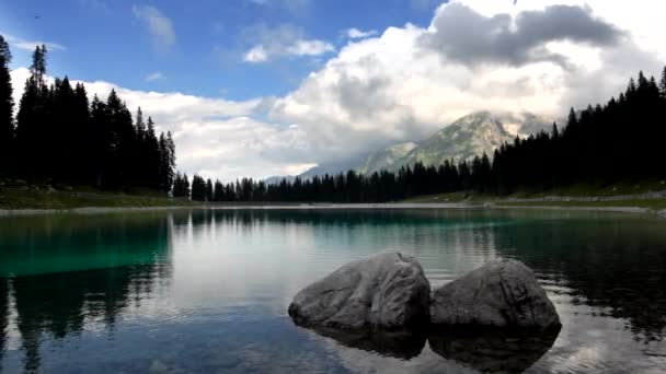 Озеро Монтеньйолі рай у Доломітах - Кадри, відео