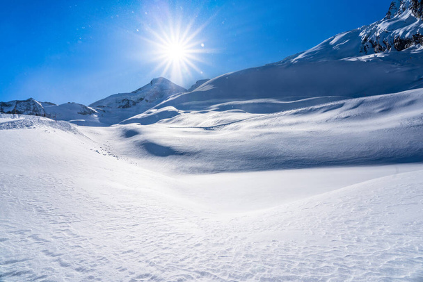 Zimní zasněžená hora Allalin, Saas-Fee, Švýcarsko - Fotografie, Obrázek