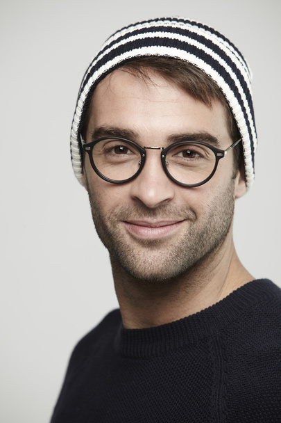 Man in glasses smiling - Fotoğraf, Görsel