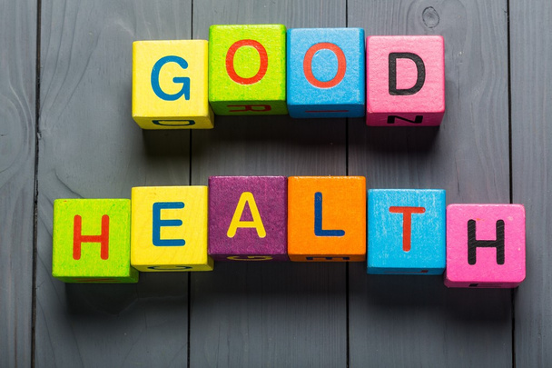 Life. Good Health direction sign on sky background - Foto, imagen